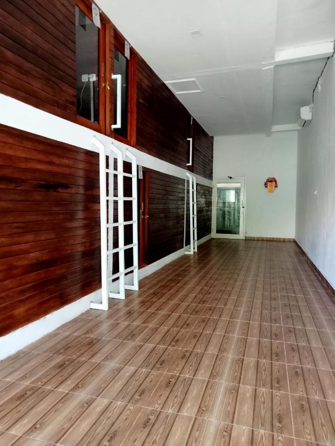 Tara Hostel Batununggul Esterno foto