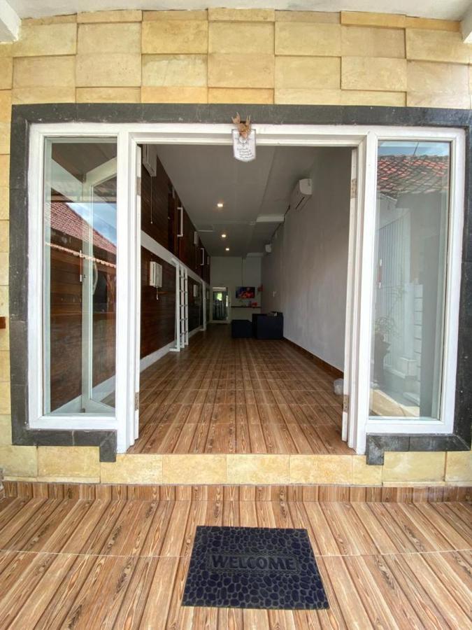 Tara Hostel Batununggul Esterno foto