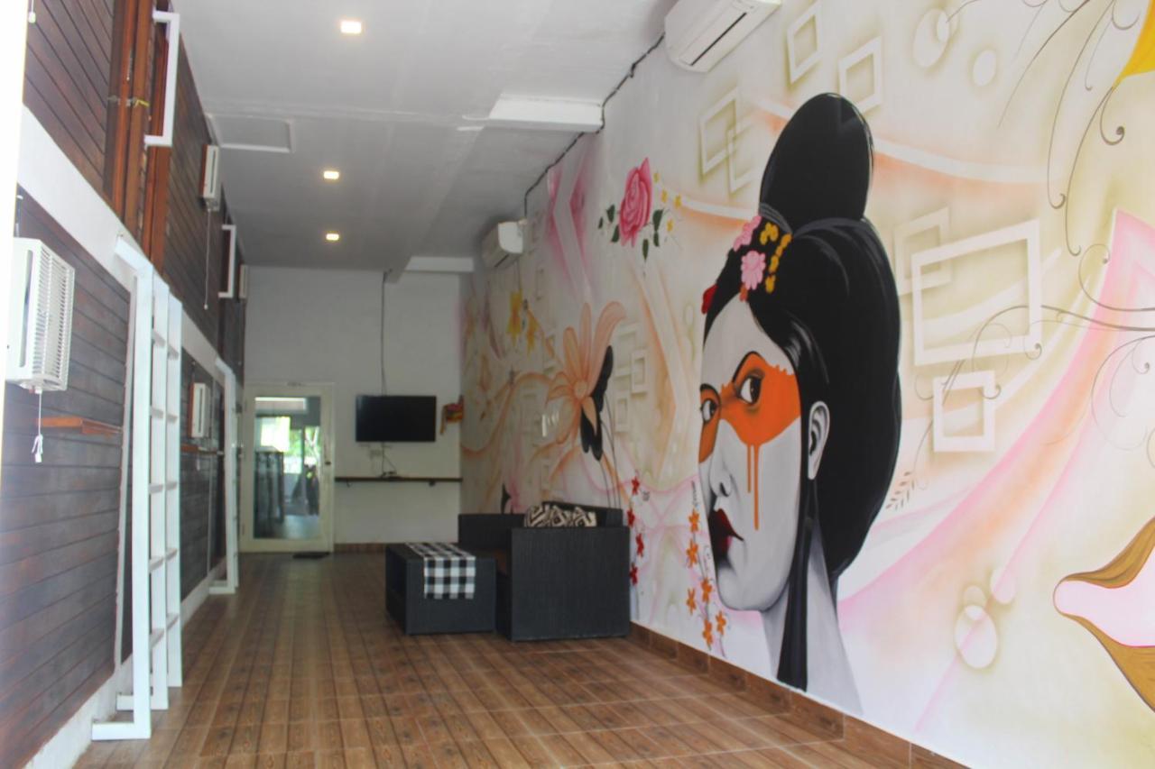 Tara Hostel Batununggul Esterno foto