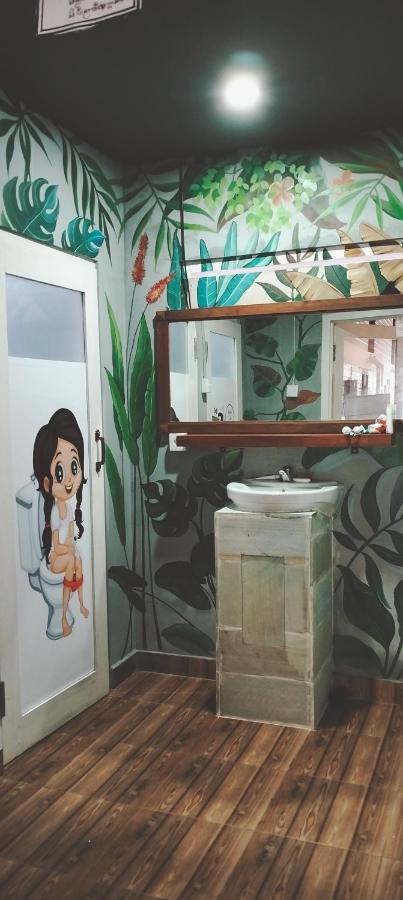 Tara Hostel Batununggul Esterno foto