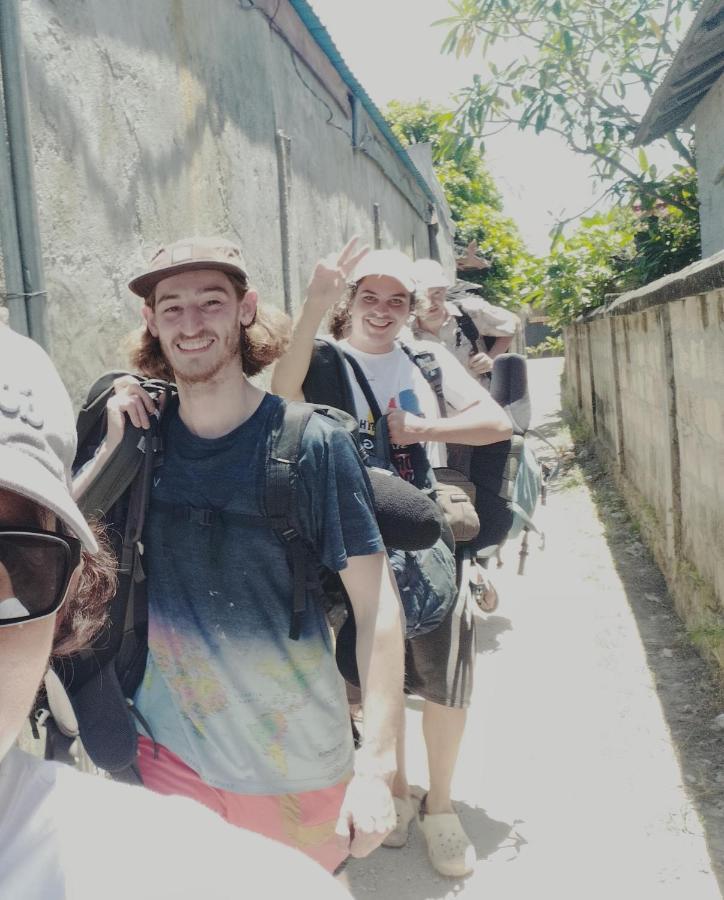 Tara Hostel Batununggul Esterno foto