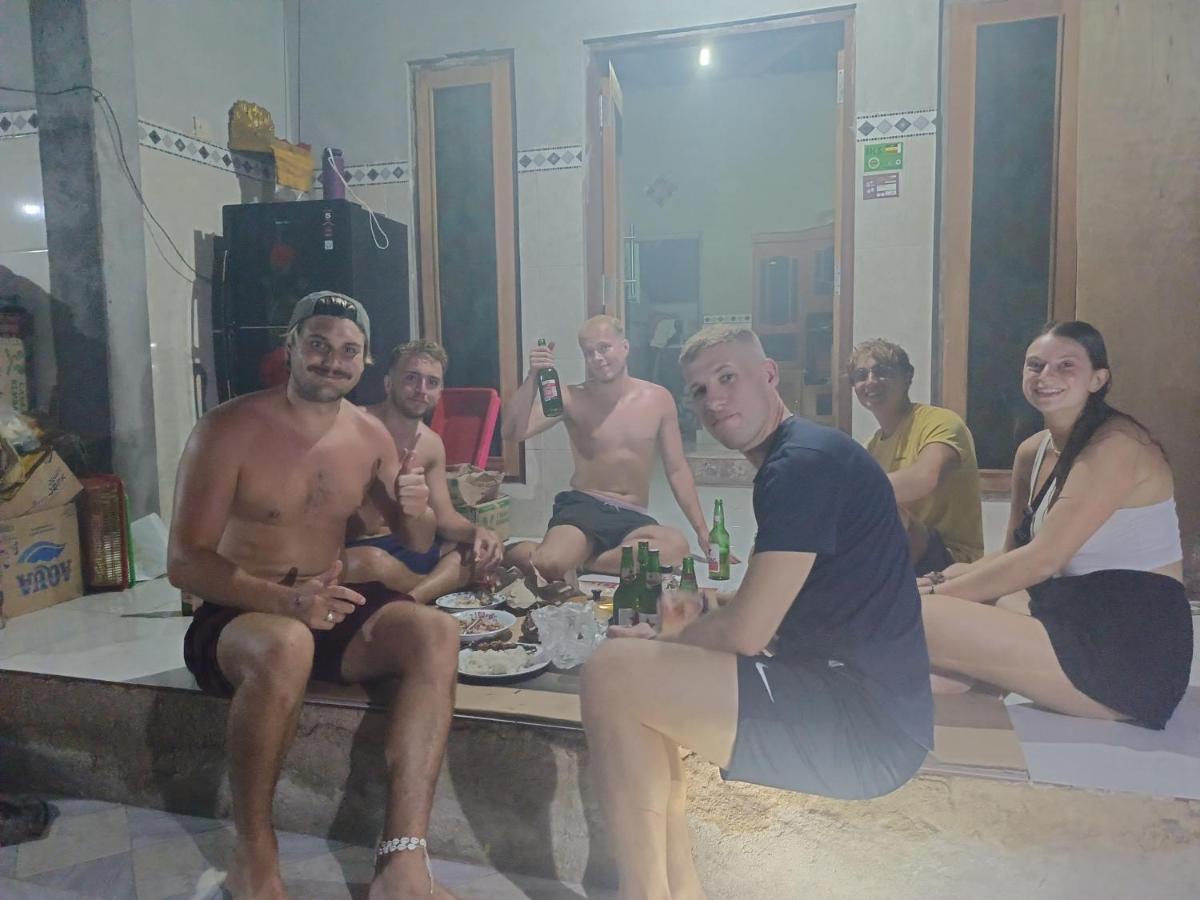 Tara Hostel Batununggul Esterno foto